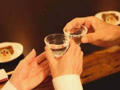 多地出台最严禁酒令：公职人员下班也不能饮酒，你怎么看？
