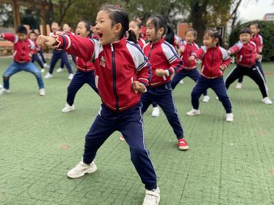 中华武术、京剧、海洋游戏 这场早操全包括了