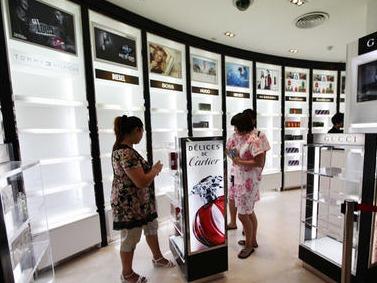 买买买！“十一”黄金周，海南离岛免税购物火爆吸引境外消费回流