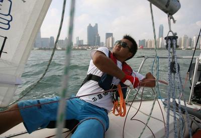 青岛独臂小伙的航海梦：乘风破浪环球航行