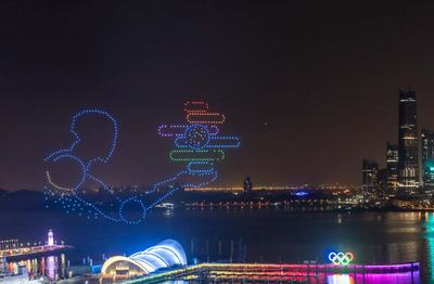 回放|震撼!500架无人机在青岛夜空中"起舞"