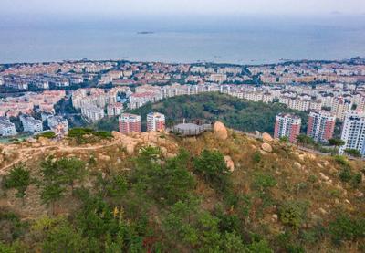 航拍青岛“城市绿肺”！浮山开启炫彩模式