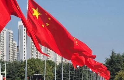满城尽是国旗红，胶州市装扮一新迎“双节”