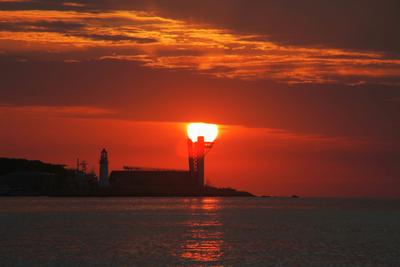 双节的第一缕阳光，在喜庆与祥和中醒来