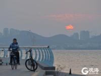 夕阳西下，唐岛湾落日晚霞引人驻足