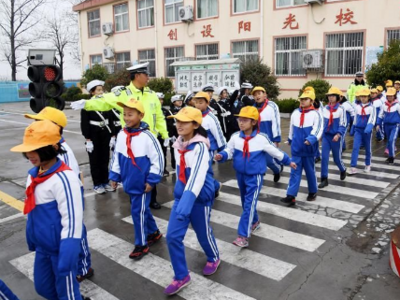 构建政府、学校、家庭三维一体的学生保险体系，青岛让校园安全“无死角”