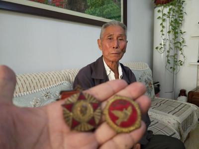 冒着枪林弹雨救下战友 伤员保护神许京先——抗美援朝纪念70周年（3）