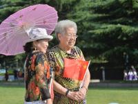 国旗笑脸相映红