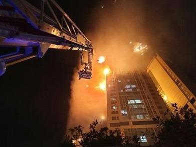 韩国蔚山33层建筑大火已被完全扑灭，共有93人受伤，数百人被疏散