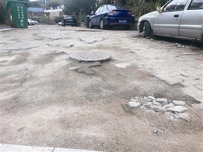 微调查|樱花苑小区坑洼路面何时维修