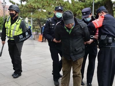 制服歹徒仅用五秒！海滨景区开展应急演练