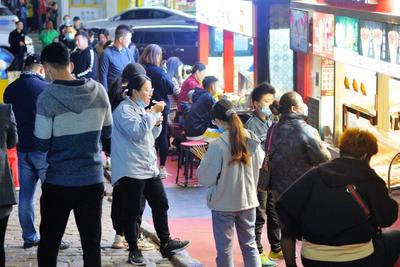 天主教堂灯光秀带火中山路夜经济