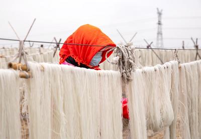 农闲人不闲 粉条变"金条":粉条加工旺季来啦