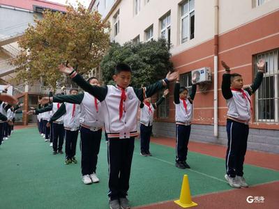 “小”学校如何开展“大”活动，青岛这所学校探索新办法