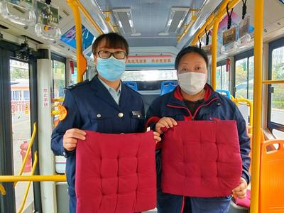 座椅“穿新衣”、车厢送暖……青岛公交这些新增服务暖到你了吗？