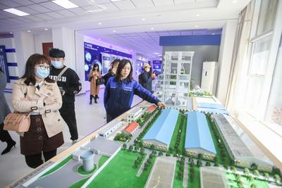 1台码垛机器人可顶6人用！这家企业的技术展厅让人大开眼界