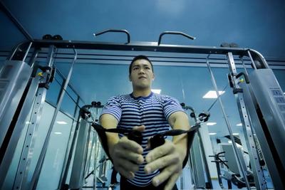 秋季不运动养膘来过冬？ 水兵们的健身房不允许！