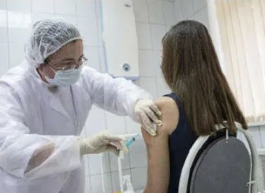 世界卫生组织称结束疫情须70%人口接种疫苗！但明年只有……