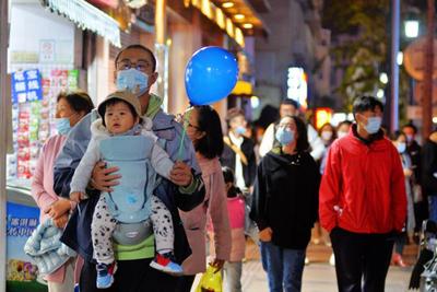 天主教堂灯光秀带火中山路夜经济