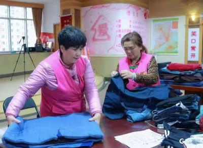 市北开展“暖冬行动”，“量体选衣”让97人穿上合身棉大衣