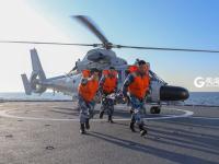 亚丁湾上有大动作 上演惊魂海空立体搜救演练