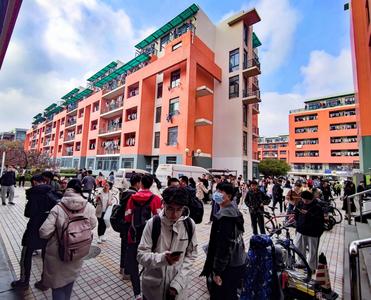 驻青高校：双十一“奋战”之后，快递站排队搬到手抖