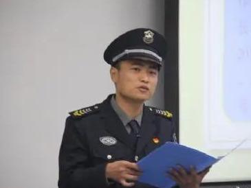 最强“扫地僧”！北大保安又火了，英语词汇量达到一万五