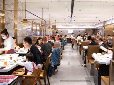 国家统计局：10月份餐饮收入同比增长0.8%，增速年内首次转正