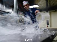 不服不行！舰艇上的大厨，才是真正的“武林高手”