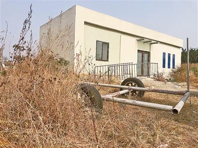 微调查|公厕建成不启用 渔民游客干着急  
