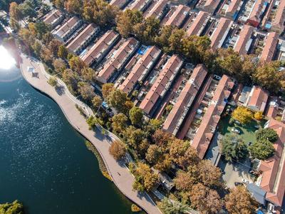 这个公园落了一架战斗机 航拍初冬墨河公园