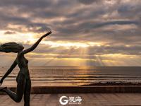 有种穿云而过的光，给青岛前海加上了特效