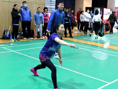 “五羽轮比”！青岛羽毛球高手开启团战模式