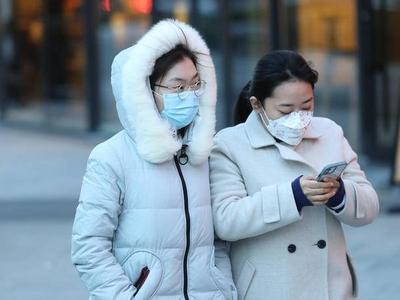 青岛市区最低温逼近零度，市民出街要风度也要温度