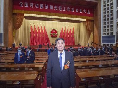 黄克兴获全国劳动模范荣誉称号，带领青啤屡创新纪录