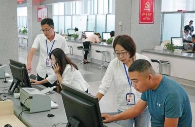 优化营商环境，平度帮办代办服务“肩并肩”