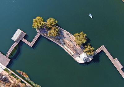 这个公园落了一架战斗机 航拍初冬墨河公园