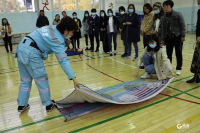 心肺复苏、结绳、包扎……青岛博文小学教师实操中掌握新技能