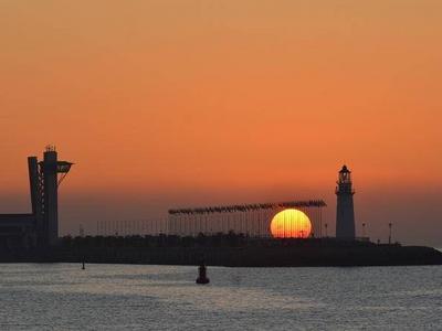 穿透云层，越过阴霾，青岛的日出你见过没