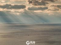 有种穿云而过的光，给青岛前海加上了特效