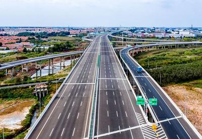 与高铁并驾齐驱，新机场高速航拍图来了！