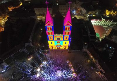 天主教堂灯光秀带火中山路夜经济