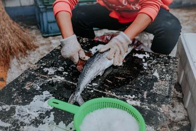 这道频频被央视报道的美味是如何诞生的？走近最原汁原味的甜晒鱼制作