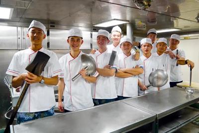 不服不行！舰艇上的大厨，才是真正的“武林高手”