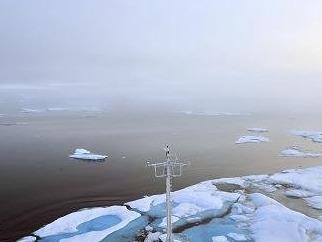 青岛海洋科学与技术试点国家实验室在北冰洋布放浮标获得140多个温盐剖面