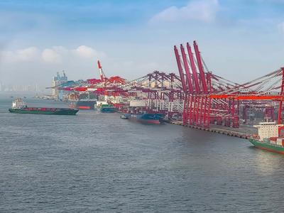 市委、市政府作出决定：向“连钢创新团队”学习，立足岗位创意创新创造