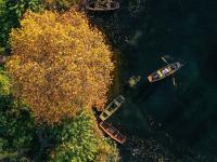 初冬阿哈湖景如画