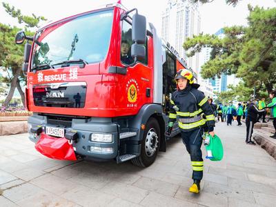 制服歹徒仅用五秒！海滨景区开展应急演练