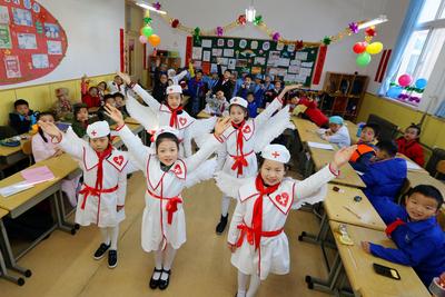 让孩子告诉你 他们心中的超级“英雄”是谁