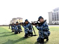 冲！为打赢练就钢筋铁骨！